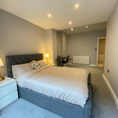 Hammersmith Flat 2 Bedrooms Lgf * London