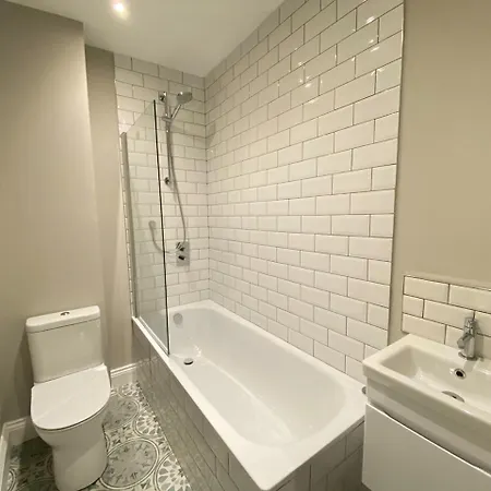 Hammersmith Flat 2 Bedrooms Lgf Apartment London