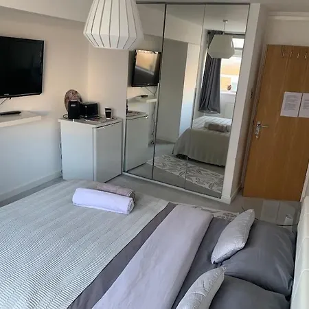 Lovely Spacious Next Hyde Park