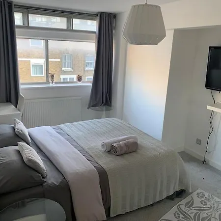 Lovely Spacious Next Hyde Park * London