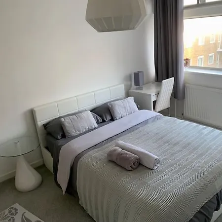 Lovely Spacious Next Hyde Park