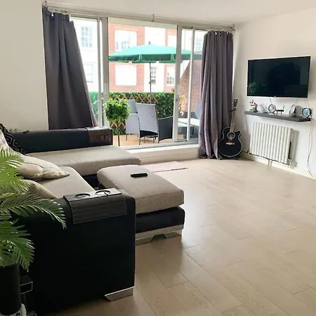 Lovely Spacious Next Hyde Park Apartment *