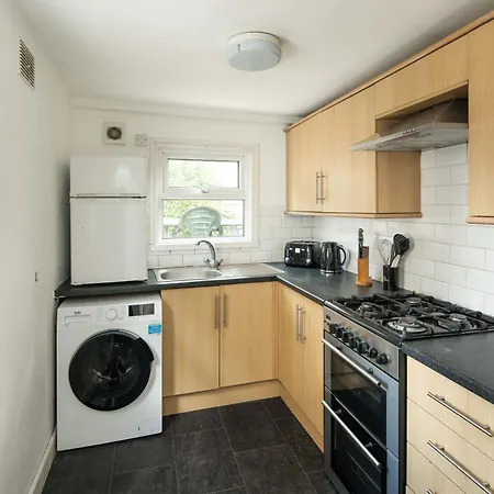 Charming Brixton Flat With Patio & Modern Comforts London
