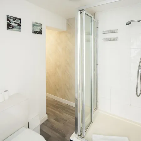 Charming Brixton Flat With Patio & Modern Comforts Apartment *
