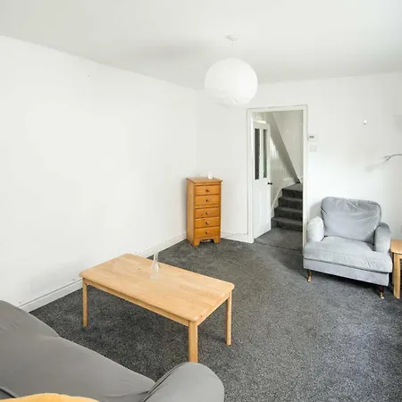 Charming Brixton Flat With Patio & Modern Comforts Apartment London