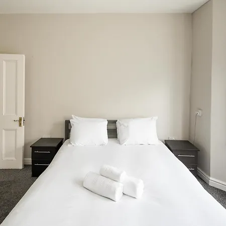 Charming Brixton Flat With Patio & Modern Comforts