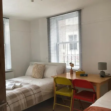 Проживание в семье Comfy Private Bedrooms Near O2 Forum Kentish Town, Camden