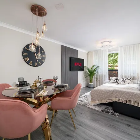 One-bedroom Ground Floor Gem 15 Mins From Kings Cross *
