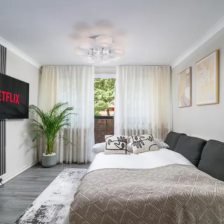 One-bedroom Ground Floor Gem 15 Mins From Kings Cross Apartment *