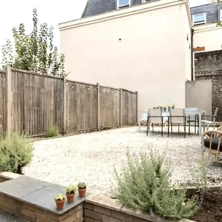 Apartment Lovely 4 Bedroom Flat With Ample Garden In Brondesbury, Kilburn London