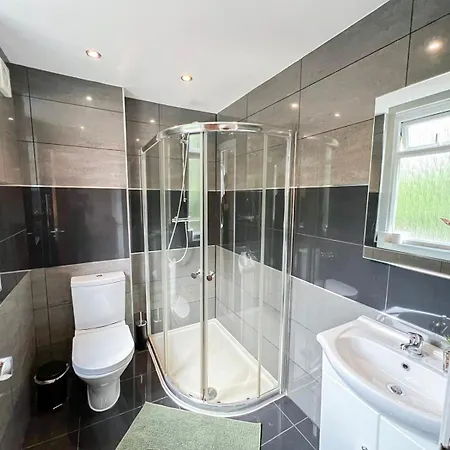 Lovely 4 Bedroom Flat With Ample Garden In Brondesbury, Kilburn *