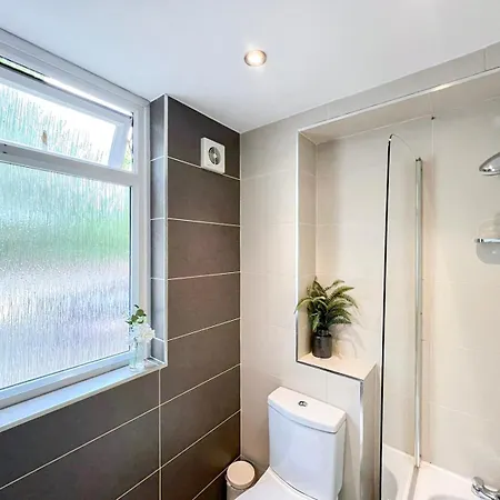Apartment Lovely 4 Bedroom Flat With Ample Garden In Brondesbury, Kilburn *