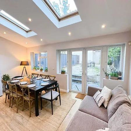 Lovely 4 Bedroom Flat With Ample Garden In Brondesbury, Kilburn Apartment London