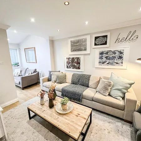 Lovely 4 Bedroom Flat With Ample Garden In Brondesbury, Kilburn Apartment London