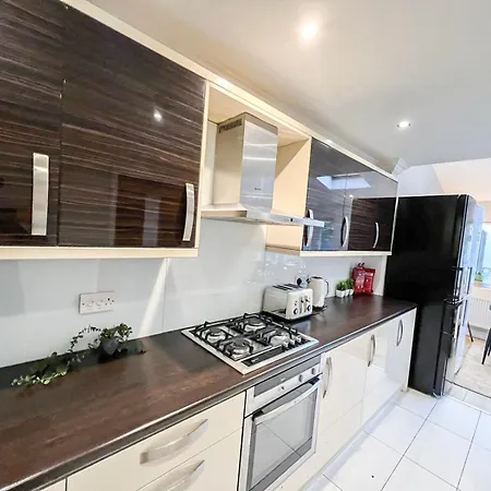 Apartment Lovely 4 Bedroom Flat With Ample Garden In Brondesbury, Kilburn London
