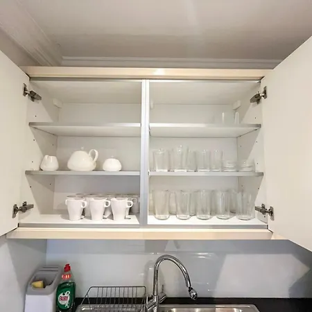 Lovely 4 Bedroom Flat With Ample Garden In Brondesbury, Kilburn