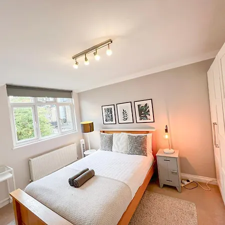 Apartment Lovely 4 Bedroom Flat With Ample Garden In Brondesbury, Kilburn *