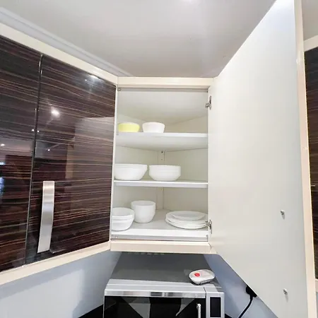 Lovely 4 Bedroom Flat With Ample Garden In Brondesbury, Kilburn * London