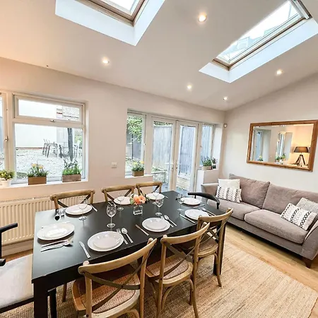 Lovely 4 Bedroom Flat With Ample Garden In Brondesbury, Kilburn