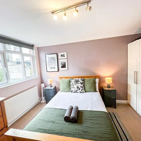 Apartment Lovely 4 Bedroom Flat With Ample Garden In Brondesbury, Kilburn London