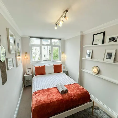 Lovely 4 Bedroom Flat With Ample Garden In Brondesbury, Kilburn London