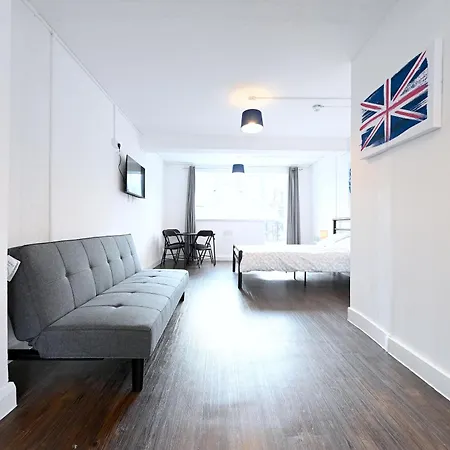 Centrally Located Flat In Leicester Square * London