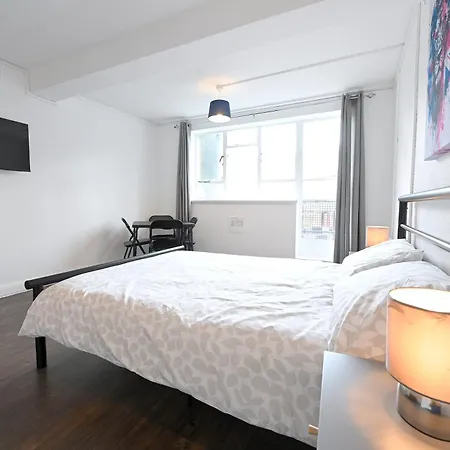 Centrally Located Flat In Leicester Square