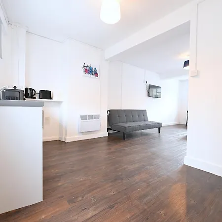 Apartment Centrally Located Flat In Leicester Square