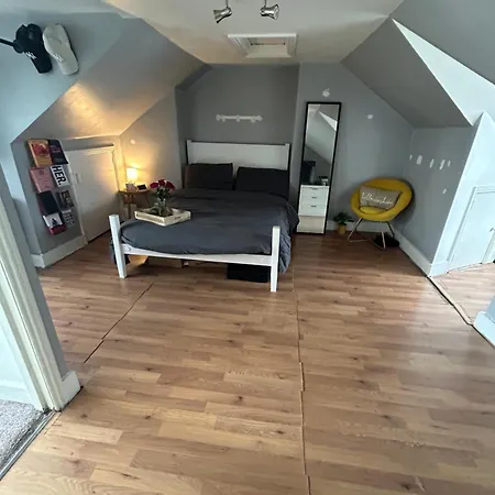 1 Bedroom House, Seven Sisters, Tottenham Apartment *