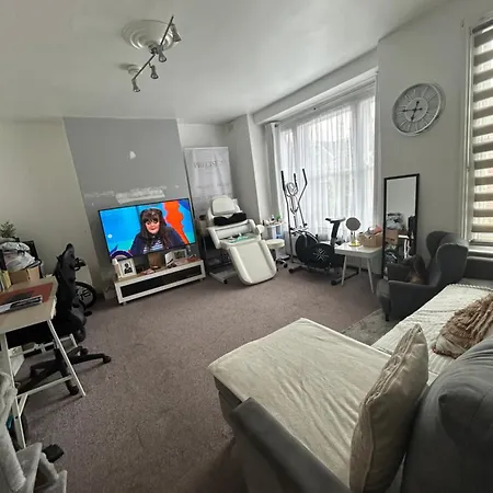 1 Bedroom House, Seven Sisters, Tottenham * London