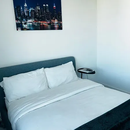 Luxury Sea View Two Bed Penthouse In Battersea
