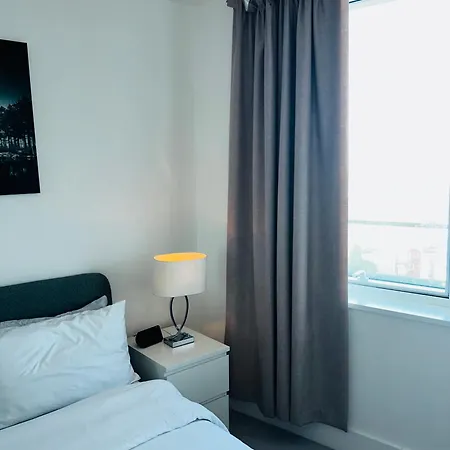Luxury Sea View Two Bed Penthouse In Battersea London
