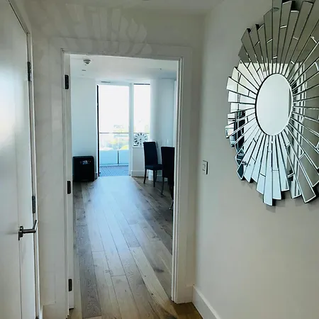 Luxury Sea View Two Bed Penthouse In Battersea Apartment *