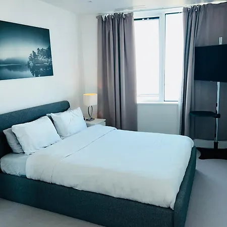 Apartment Luxury Sea View Two Bed Penthouse In Battersea *