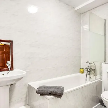 Very Tower Bridge - 2 Bdr - 2 Bath Apartment
