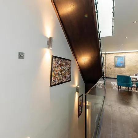 Spacious 4br Victorian Estate In Kensington Holiday home *