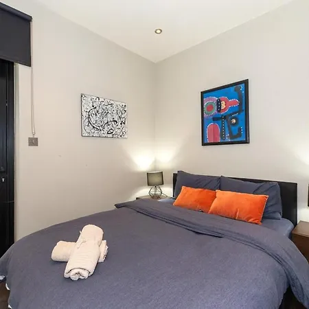 Spacious 4br Victorian Estate In Kensington Holiday home