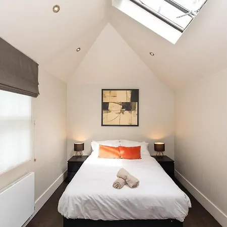 Spacious 4br Victorian Estate In Kensington Holiday home London