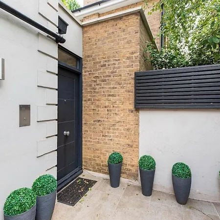 Spacious 4br Victorian Estate In Kensington *