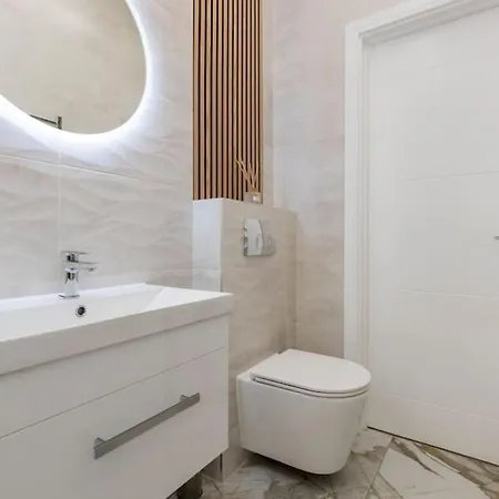 5 Star Accommodation, 2 Minutes To Brent Cross Station