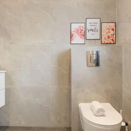 1 Bedroom House In An Affluent Part Of London