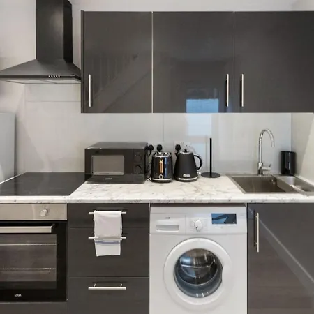 1 Bedroom House In An Affluent Part Of Apartment *