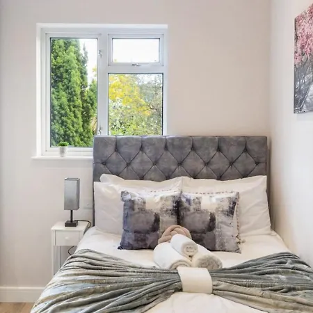 1 Bedroom House In An Affluent Part Of Apartment *