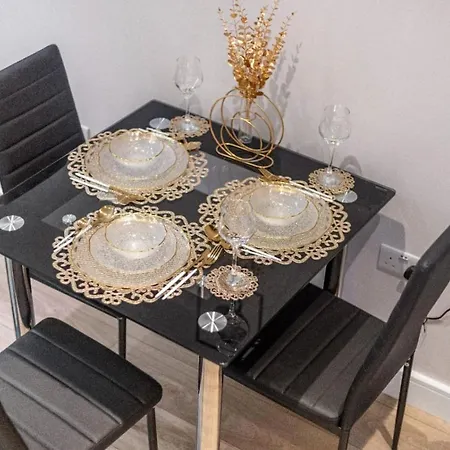 1 Bedroom House In An Affluent Part Of * London
