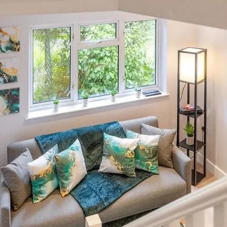 1 Bedroom House In An Affluent Part Of Apartment