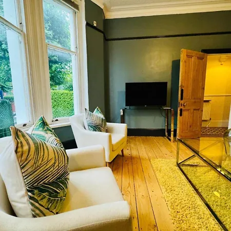 Charming Victorian Townhouse In Hackney Holiday home