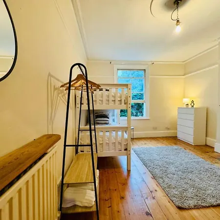 Charming Victorian Townhouse In Hackney Holiday home London