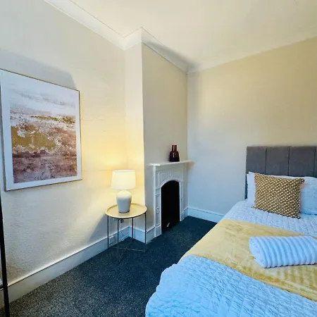 Charming Victorian Townhouse In Hackney *