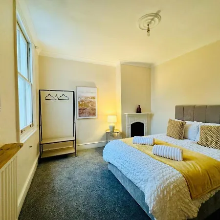 Charming Victorian Townhouse In Hackney Holiday home *