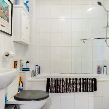 Apartment In E15 *